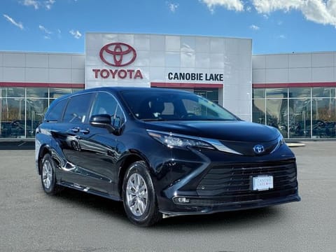 1 image of 2025 Toyota Sienna XLE