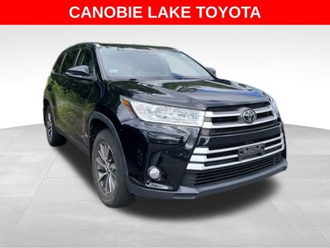 1 image of 2019 Toyota Highlander XLE