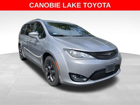 1 image of 2020 Chrysler Pacifica Touring L