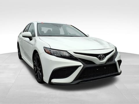 1 image of 2021 Toyota Camry SE