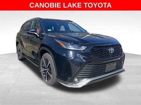 1 image of 2022 Toyota Highlander XSE