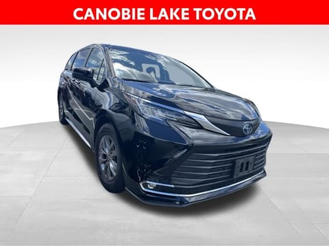 1 imagen de 2023 Toyota Sienna XLE