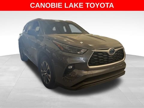 1 image of 2024 Toyota Highlander Hybrid XLE