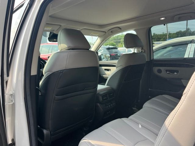2025 Honda Pilot Touring - Photo 10