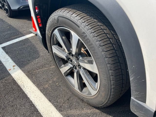 2025 Honda Pilot Touring - Photo 17