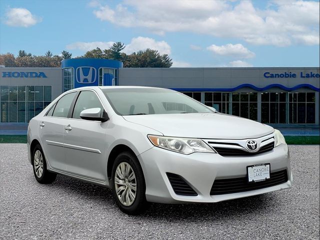 2014 Toyota Camry LE's photo