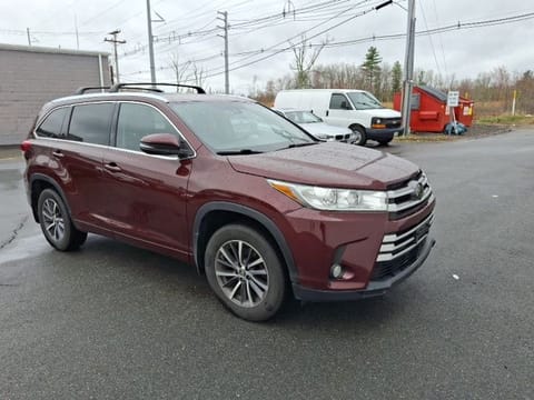 1 image of 2017 Toyota Highlander XLE