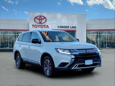1 imagen de 2020 Mitsubishi Outlander SE
