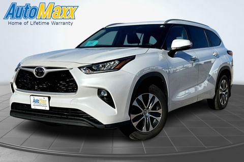1 image of 2022 Toyota Highlander XLE