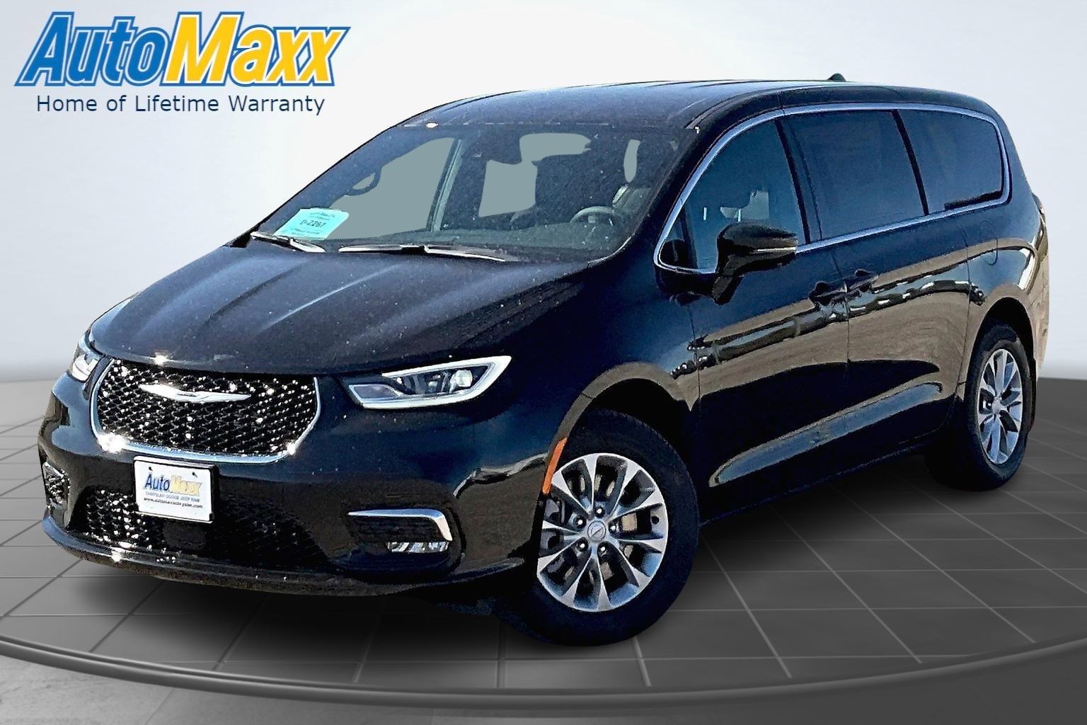2026 Chrysler Pacifica Select's photo