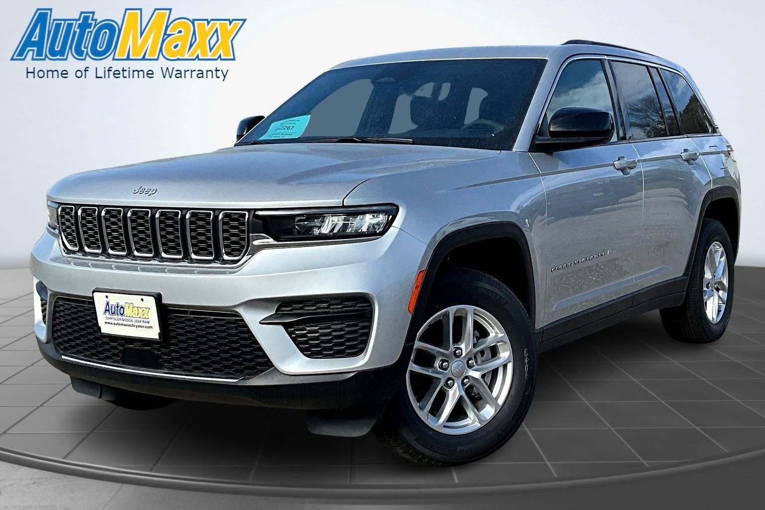 2025 Jeep Grand Cherokee Laredo's photo