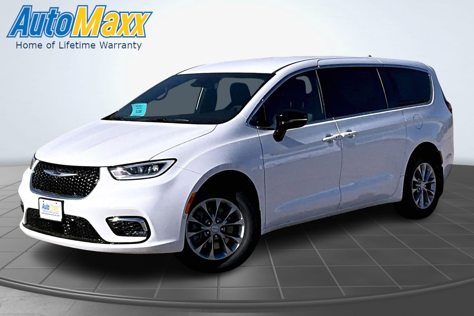 2026 Chrysler Pacifica Select's photo