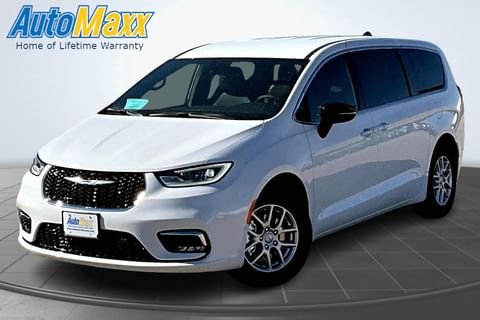 1 image of 2025 Chrysler Pacifica Select