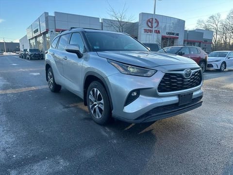 1 image of 2022 Toyota Highlander XLE