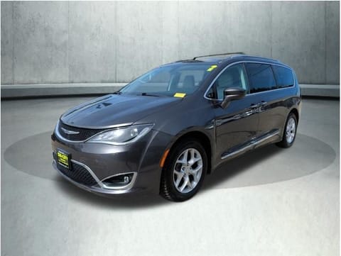 1 image of 2017 Chrysler Pacifica Touring L Plus