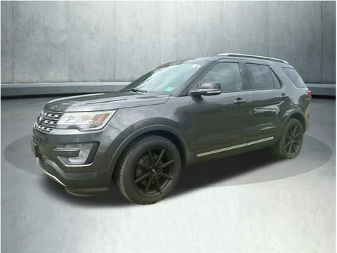 1 image of 2017 Ford Explorer XLT