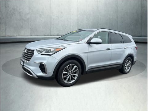 1 image of 2018 Hyundai Santa Fe SE