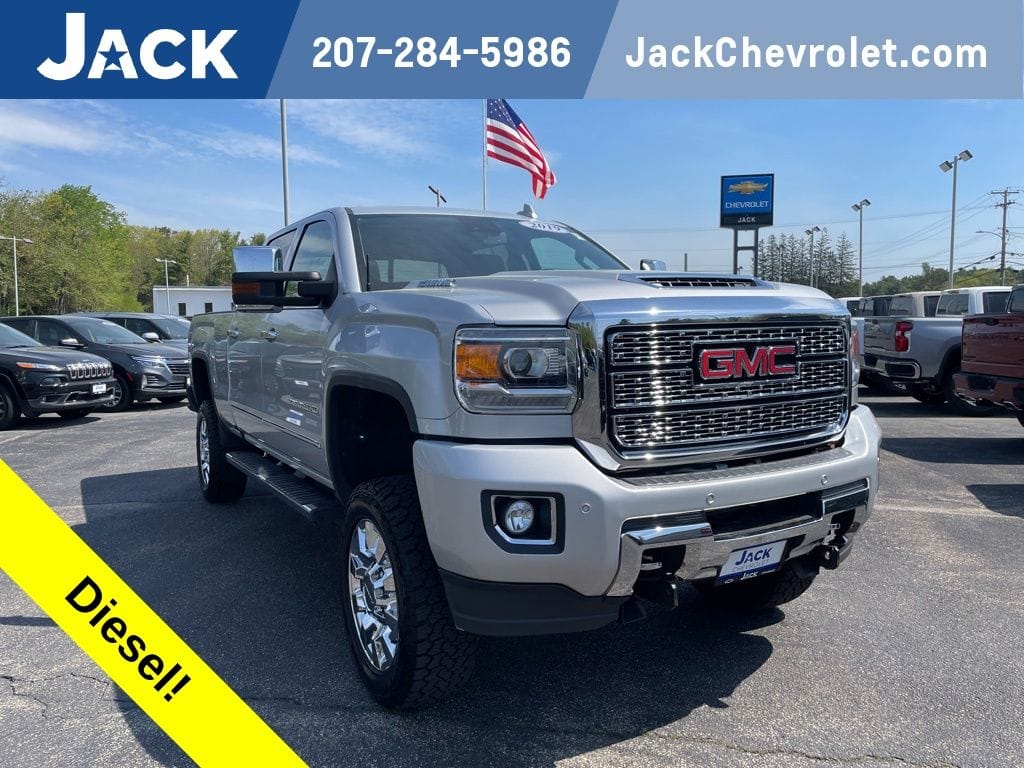 2019 GMC Sierra 4WD Crew Cab Standard Box Denali's photo