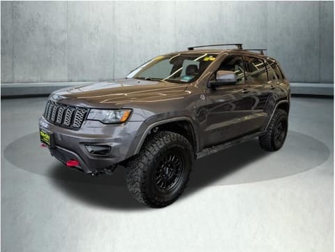 1 image of 2019 Jeep Grand Cherokee Altitude