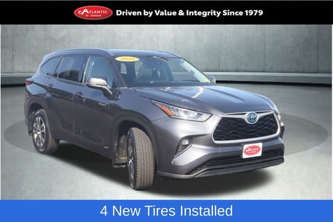 1 image of 2020 Toyota Highlander Hybrid XLE