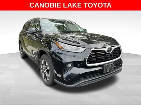1 image of 2020 Toyota Highlander XLE