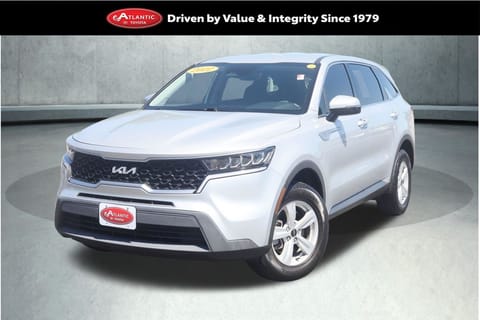 1 image of 2022 Kia Sorento LX