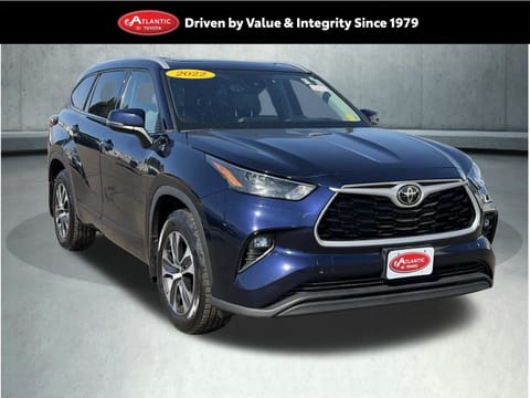 1 image of 2022 Toyota Highlander XLE