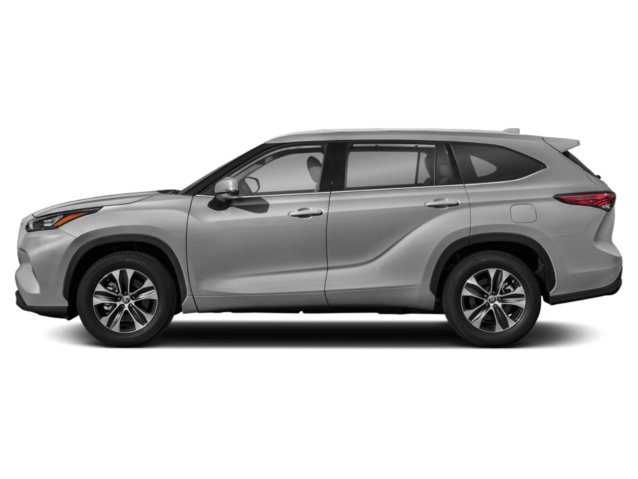 2 thumbnail image of  2022 Toyota Highlander XLE