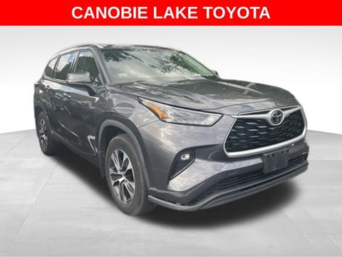 1 image of 2022 Toyota Highlander XLE