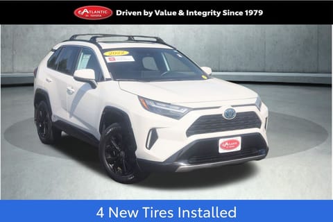 1 image of 2022 Toyota RAV4 Hybrid SE