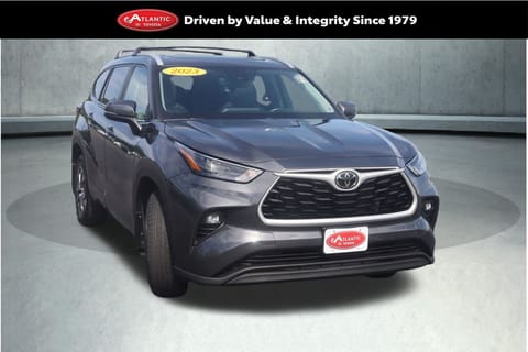 1 image of 2023 Toyota Highlander XLE