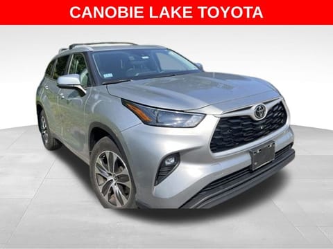1 image of 2024 Toyota Highlander XLE