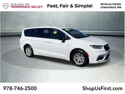 1 image of 2025 Chrysler Pacifica Select