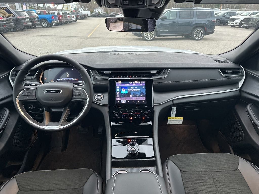 2025 Jeep Grand Cherokee Altitude - Photo 14