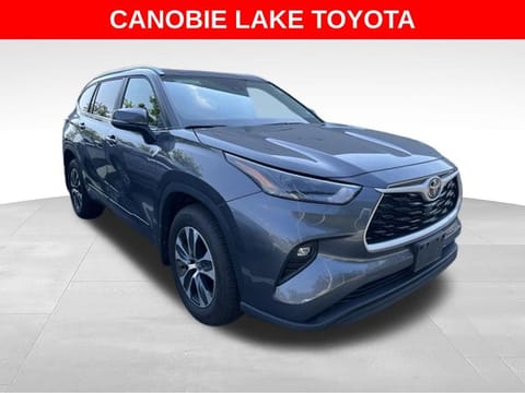 1 image of 2025 Toyota Highlander XLE