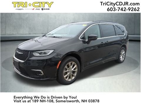 1 image of 2022 Chrysler Pacifica Touring L