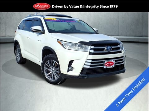 1 image of 2017 Toyota Highlander Hybrid XLE