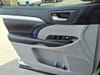 7 thumbnail image of  2017 Toyota Highlander Hybrid XLE