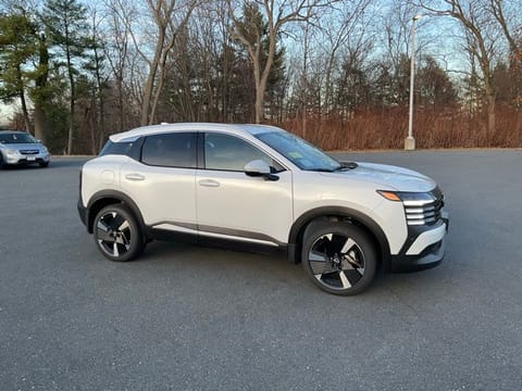 1 image of 2025 Nissan Kicks SR