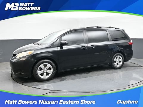1 image of 2015 Toyota Sienna LE