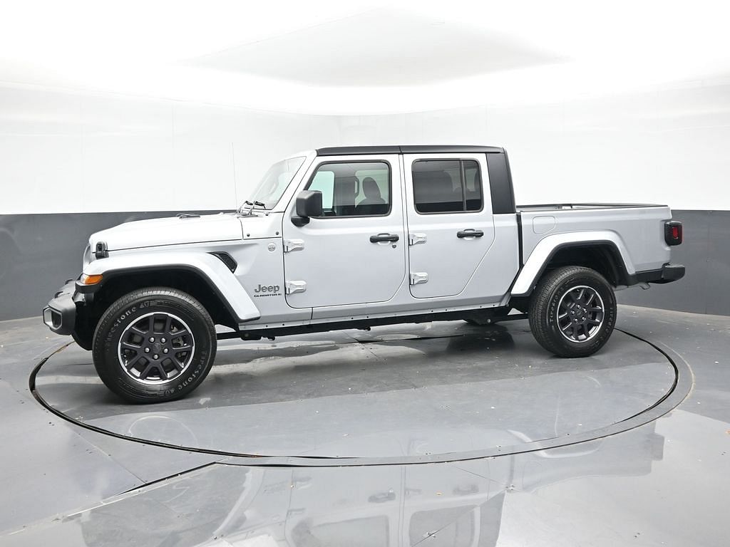 Used 2023 Jeep Gladiator Overland with VIN 1C6HJTFG2PL524014 for sale in Daphne, AL