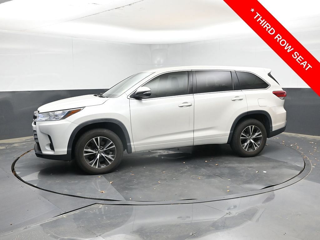 Used 2017 Toyota Highlander LE with VIN 5TDZZRFH4HS210608 for sale in Daphne, AL