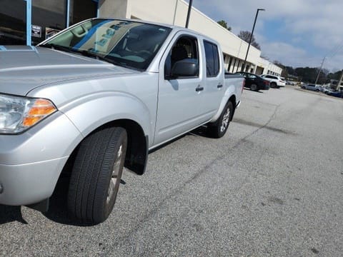1 image of 2021 Nissan Frontier SV