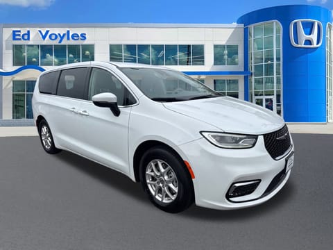 1 image of 2023 Chrysler Pacifica Touring L