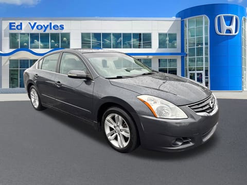 1 image of 2011 Nissan Altima 3.5 SR