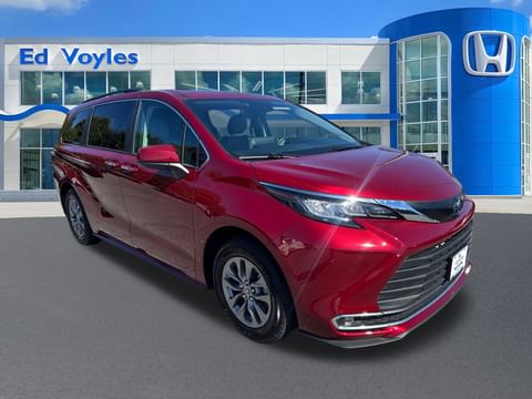 1 image of 2023 Toyota Sienna XLE