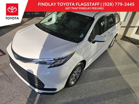 2022 Toyota Sienna LE
