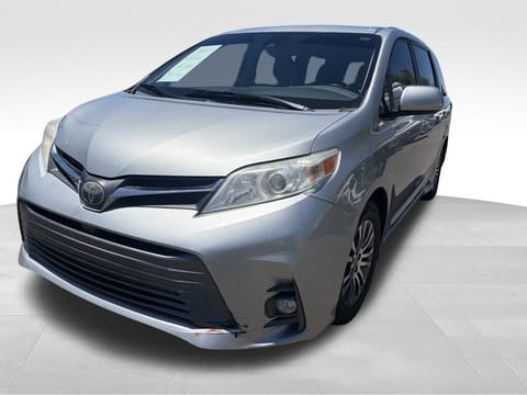 2020 Toyota Sienna XLE