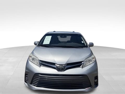 2020 Toyota Sienna XLE