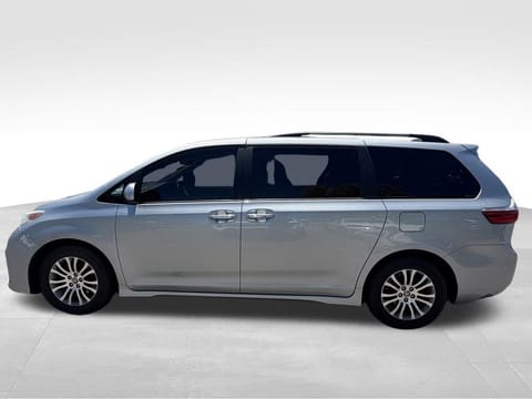 2020 Toyota Sienna XLE